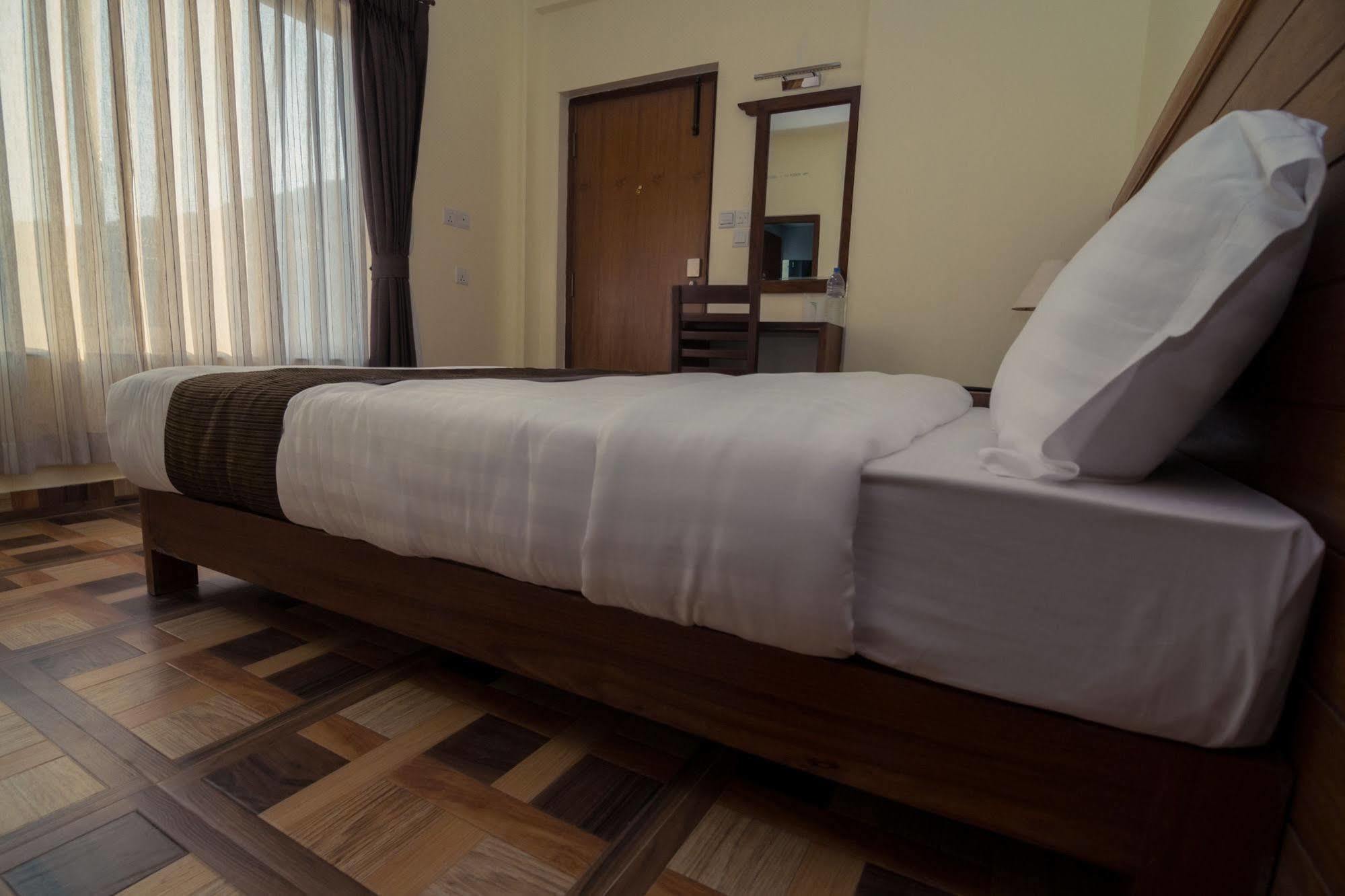 Hotel Mountain View - Lakeside Pokhara Dış mekan fotoğraf